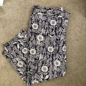 CLOSET CLEANUP. Going to charity soon. Cute 24W